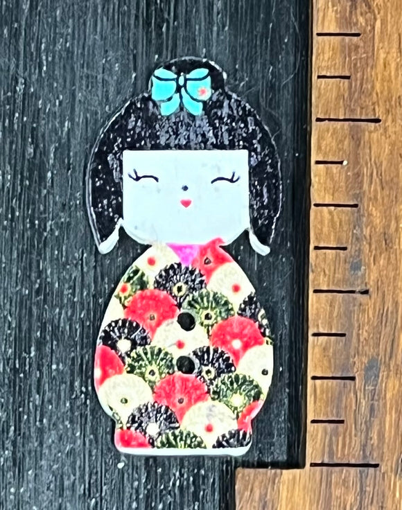 1 1/4 inch Geisha Doll, Fan Pattern Body, 2 hole Wood Button