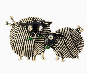 1pc Vintage Lamb Brooch - Knitted Striped Enamel Pin with Drip Oil Finish in Yellow Gold