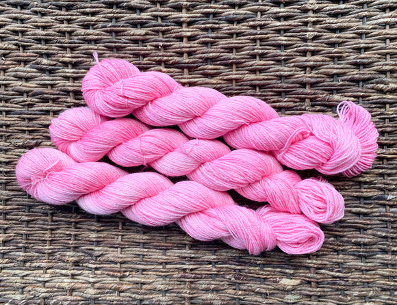 Luster Wool color Bubble Gum HSFC